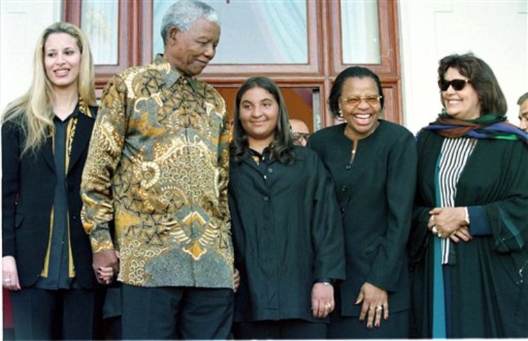 Nelson Mandela, Safiya Farkash Albarassi Gadhafi, Aisha Gadhafi, Hana Gadhafi, Graca Machel